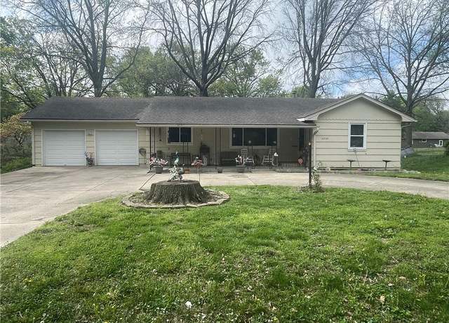 Property at 10505 E 69th St, Raytown, MO 64133, 3 beds, 1.5 baths