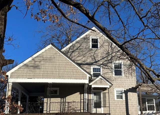 Property at 2902 Sacramento St, St Joseph, MO 64507, 3 beds, 1.5 baths