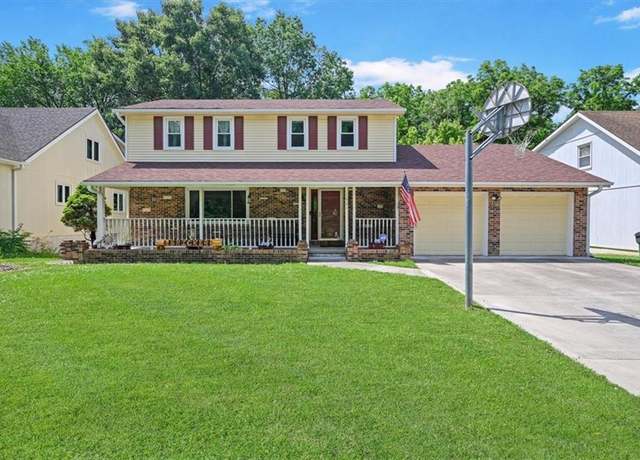Property at 1621 Vilas St, Leavenworth, KS 66048, 3 beds, 2.5 baths
