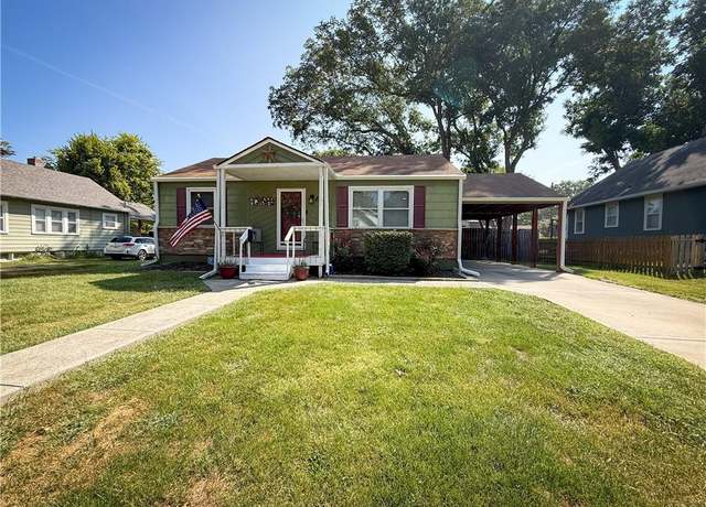Property at 107 SW Monroe St, Lee's Summit, MO 64063, 2 beds, 1 bath