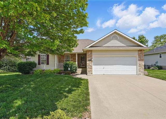 Property at 1010 Granada Dr, Raymore, MO 64083, 3 beds, 2 baths