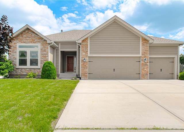 Property at 7035 NE 113th Ter, Kansas City, MO 64156, 3 beds, 2 baths