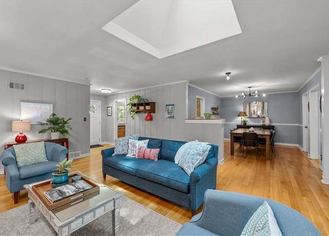Property at 2819 W 89th St, Leawood, KS 66206, 4 beds, 3 baths