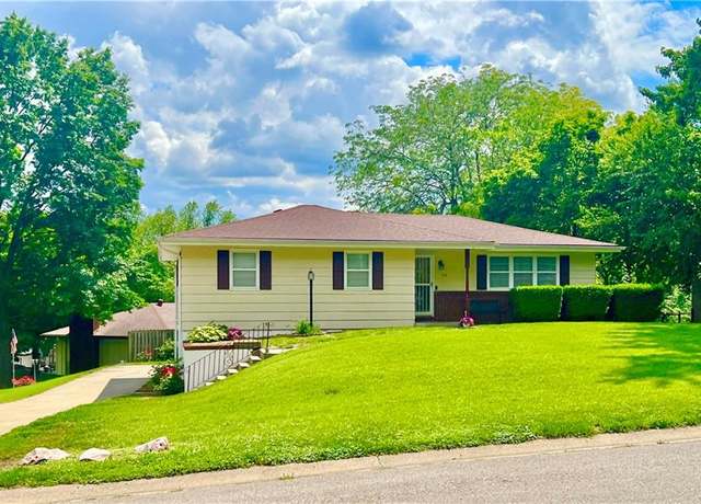 Property at 34 Northridge Dr, St Joseph, MO 64505, 3 beds, 2 baths