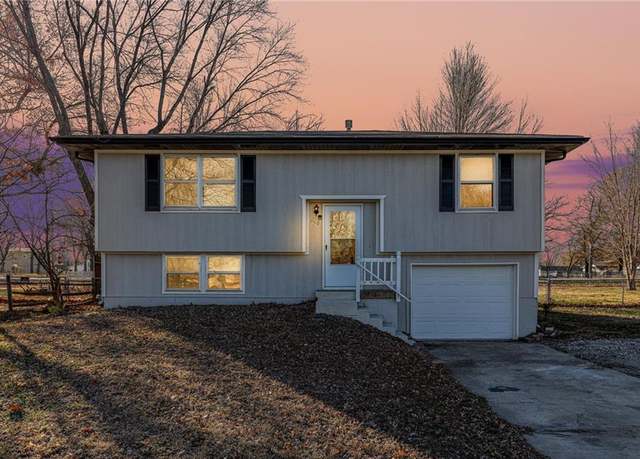 Property at 228 Benton Dr, Wellsville, KS 66092, 3 beds, 2 baths