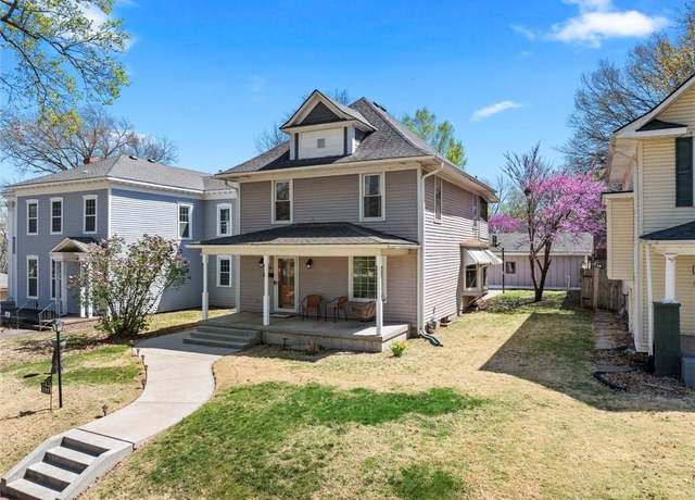 Property at 209 Vine St, Leavenworth, KS 66048, 4 beds, 1.5 baths