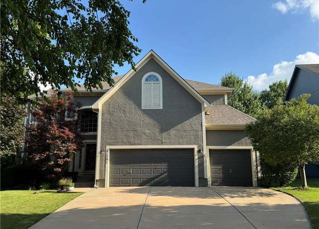 Property at 21701 W 100 St, Lenexa, KS 66220, 5 beds, 5 baths