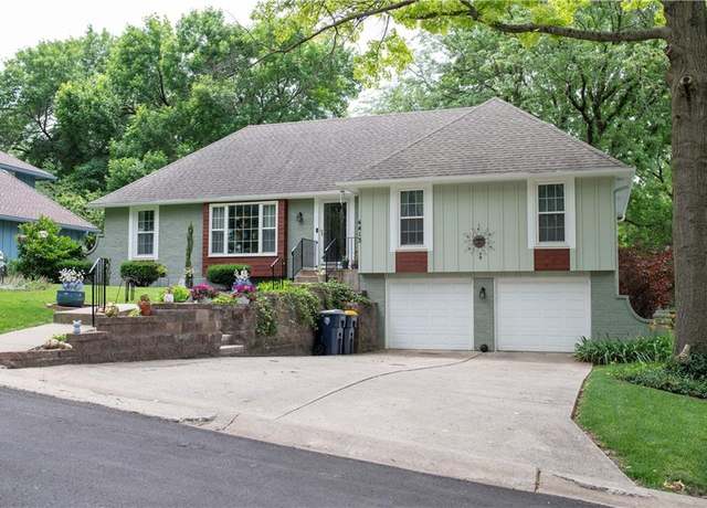 Property at 4413 E 107 St, Kansas City, MO 64137, 4 beds, 2.5 baths