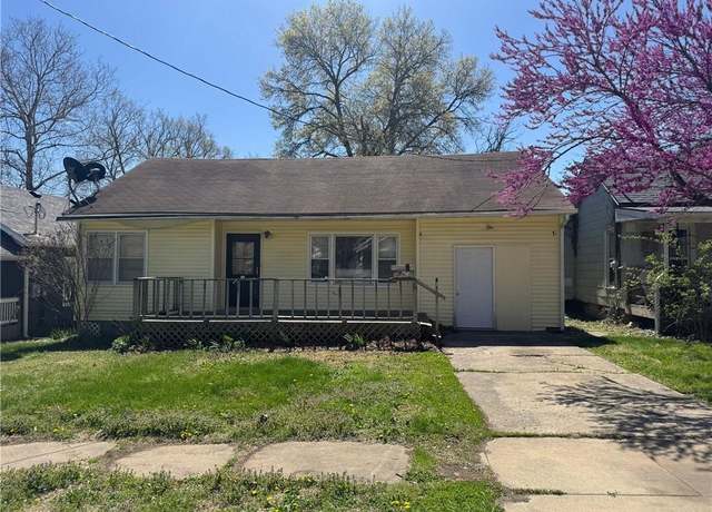 Property at 931 Pacific St, Osawatomie, KS 66064, 2 beds, 1 bath