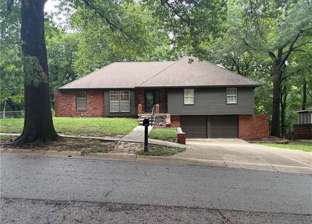 Property at 4606 NW 83rd St, Kansas City, MO 64151, 4 beds, 3 baths