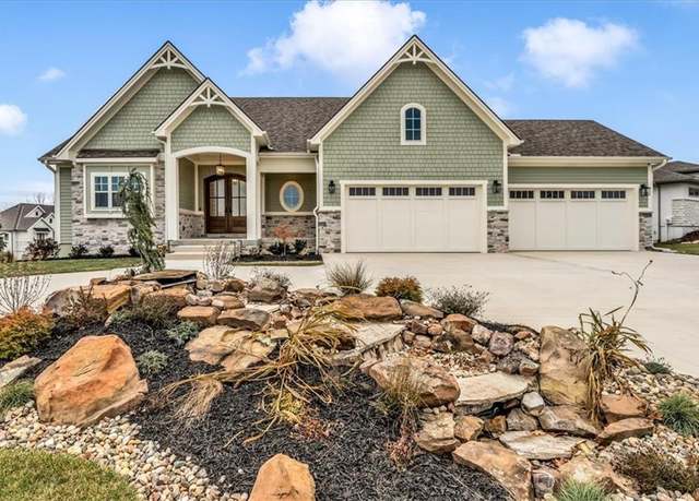 Property at 2911 NE 102nd St, Kansas City, MO 64155, 5 beds, 4.5 baths