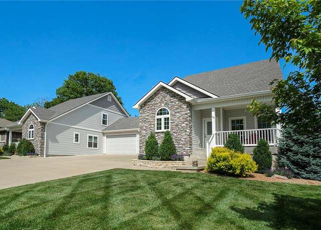 Property at 509 N Birch St, Ottawa, KS 66067, 3 beds, 2.5 baths