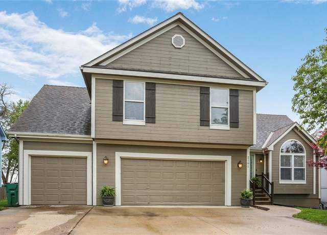 Property at 2101 SW Post Oak Rd, Lee's Summit, MO 64082, 4 beds, 2.5 baths