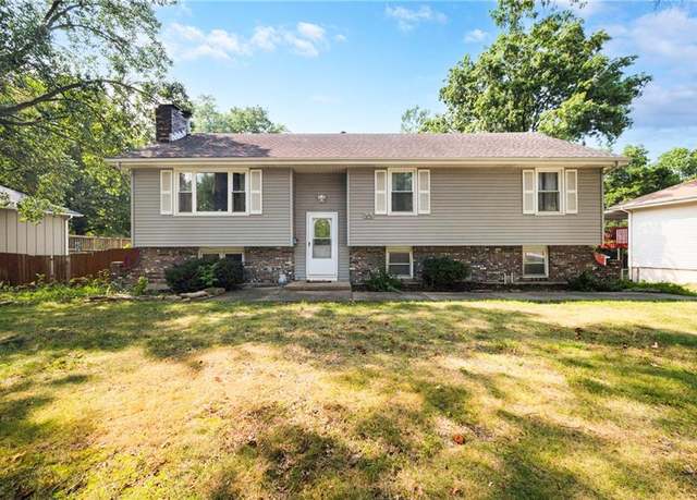 Property at 1000 SW Lakeview Blvd, Lee's Summit, MO 64081, 4 beds, 3 baths
