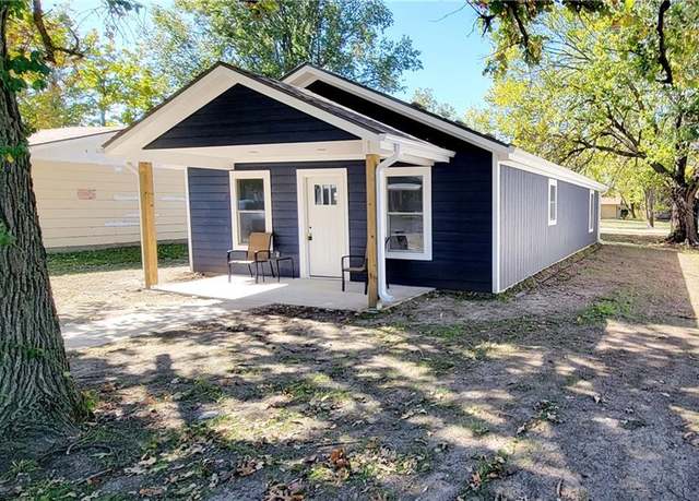 Property at 518 N Second St, Iola, KS 66749, 3 beds, 2 baths