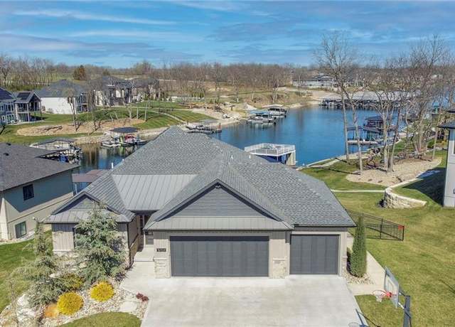 Property at 514 S Shore Dr, Lake Winnebago, MO 64034, 5 beds, 4 baths