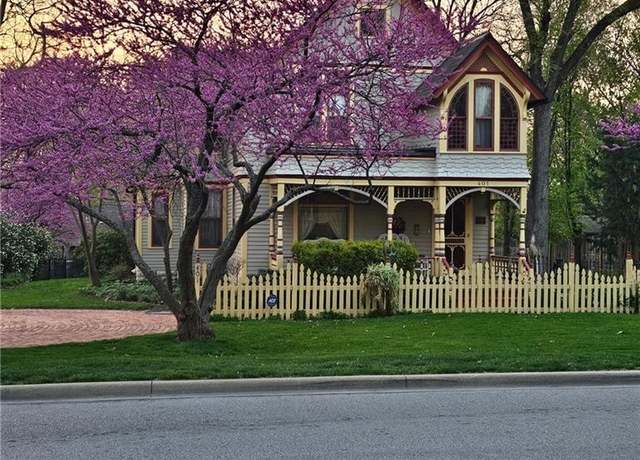 Property at 401 S Harrison St, Olathe, KS 66061, 3 beds, 2.5 baths