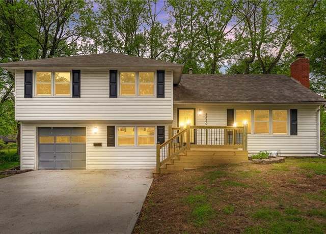 Property at 8830 Newton St, Overland Park, KS 66212, 3 beds, 2.5 baths