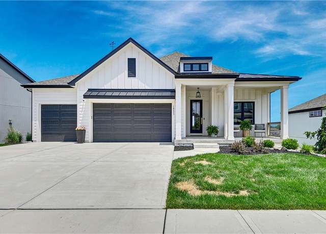 Property at 18233 Century St, Bucyrus, KS 66013, 4 beds, 3.5 baths
