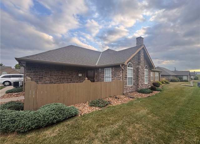 Property at 704 NE 65th Ter, Gladstone, MO 64118, 2 beds, 2 baths