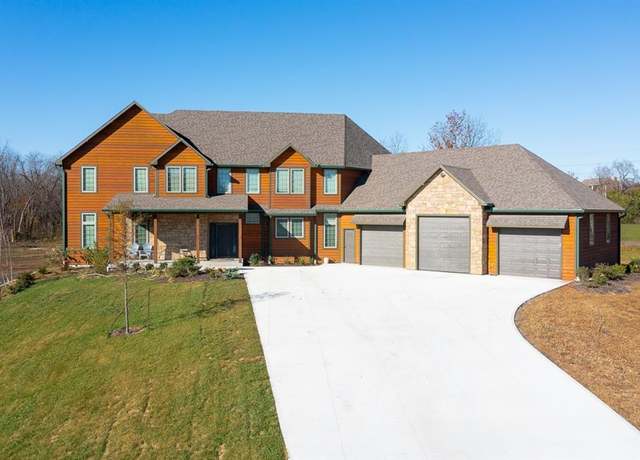 Property at 20473 199th St, Tonganoxie, KS 66086, 4 beds, 4 baths