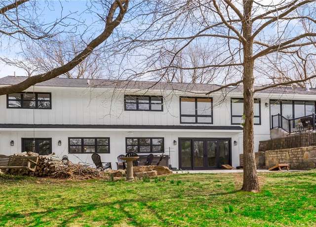 Property at 900 N Morse Ave, Liberty, MO 64068, 5 beds, 4.5 baths