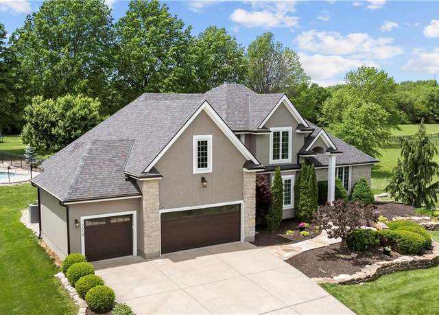 Property at 15618 Meadowbrook Ct, Raymore, MO 64083, 5 beds, 3.5 baths