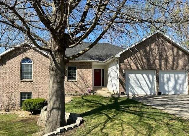 Property at 314 Hillcrest Dr, Nevada, MO 64772, 4 beds, 3 baths