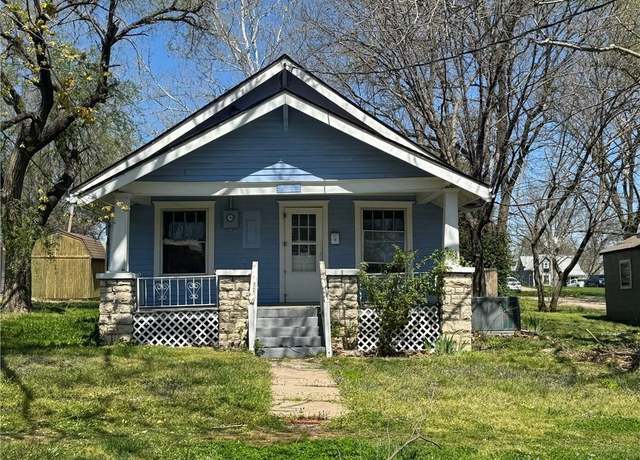 Property at 934 Pacific St, Osawatomie, KS 66064, 2 beds, 1 bath
