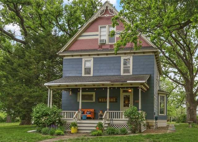 Property at 231 S Elm St, Gardner, KS 66030, 5 beds, 2.5 baths