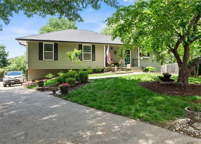 Property at 705 31st Ct, Blue Springs, MO 64015, 4 beds, 2 baths