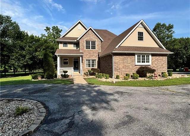 Property at 528 S Georgia St, Pittsburg, KS 66762, 5 beds, 4.5 baths