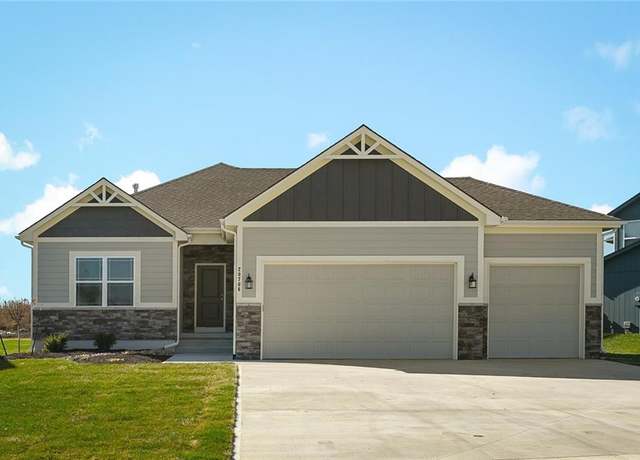 Property at 11201 E 207 St, Peculiar, MO 64078, 4 beds, 3 baths