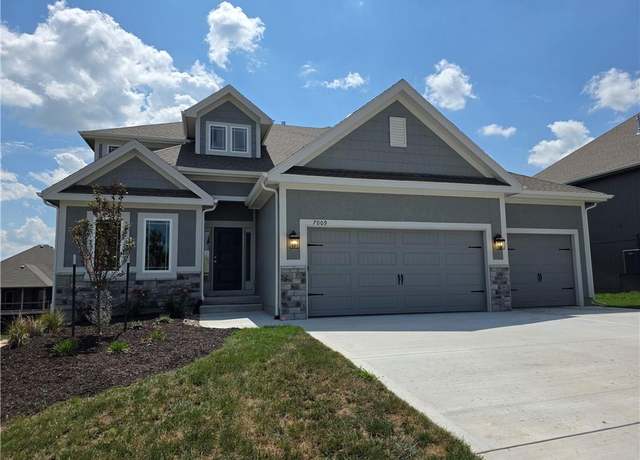 Property at 7009 NE 103rd St, Kansas City, MO 64156, 5 beds, 3.5 baths