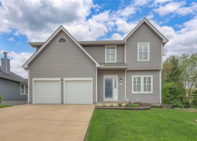 Property at 913 Village St, Leavenworth, KS 66048, 4 beds, 2.5 baths