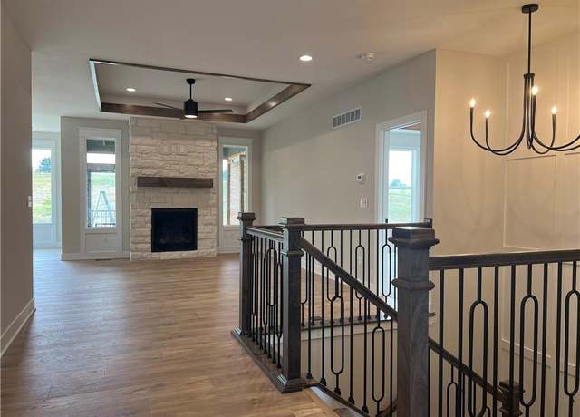 Property at 11562 S Olathe View Rd, Olathe, KS 66061, 4 beds, 3 baths