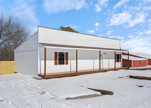 Property at 215 E Rose Ave, Caney, KS 67333, 3 beds, 1.5 baths
