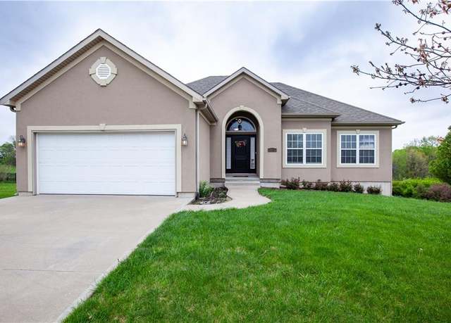 Property at 19327 Tomahawk Ln, St Joseph, MO 64505, 3 beds, 2 baths