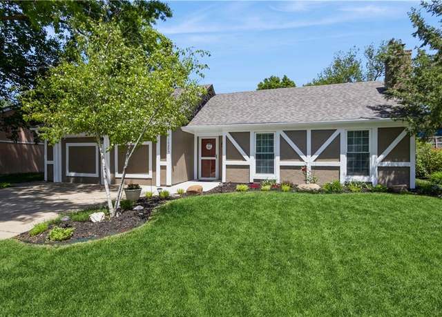 Property at 14205 S Summertree Ln, Olathe, KS 66062, 3 beds, 2 baths