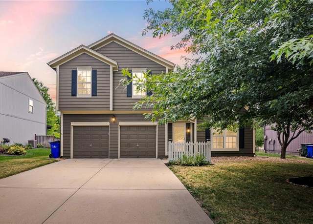 Property at 17577 W 160th Ter, Olathe, KS 66062, 3 beds, 2.5 baths