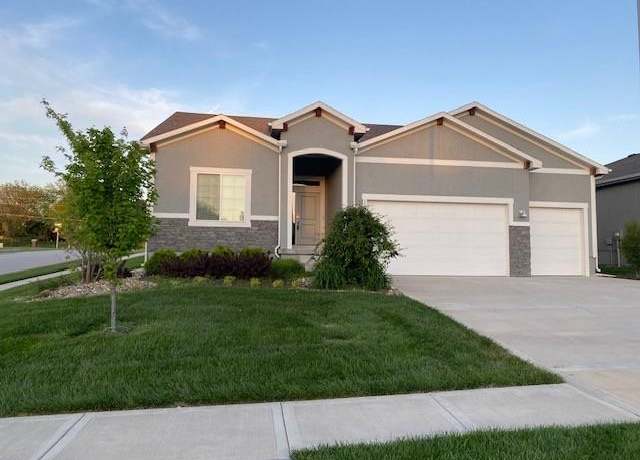 Property at 10617 N Fisk Ave, Kansas City, MO 64154, 4 beds, 3 baths