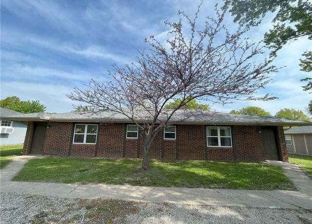 Property at 33 SE 250th Rd, Warrensburg, MO 64093, 6 beds, 3 baths
