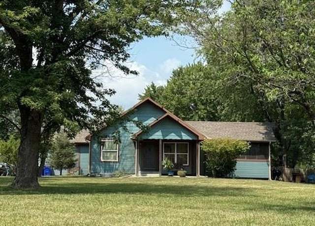 Property at 22500 W 75th St, Shawnee, KS 66227, 4 beds, 2 baths