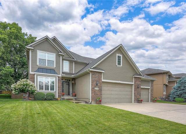 Property at 1105 Blazing Star Dr, Lees Summit, MO 64081, 4 beds, 3.5 baths