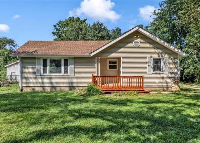 Property at 5330 NW Waukomis Dr, Kansas City, MO 64151, 3 beds, 1 bath