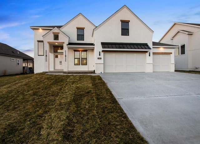 Property at 1112 NW 95 Ter, Kansas City, MO 64155, 4 beds, 3.5 baths
