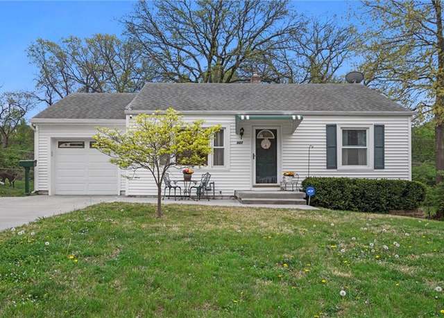 Property at 907 E 100th Ter, Kansas City, MO 64131, 3 beds, 2 baths