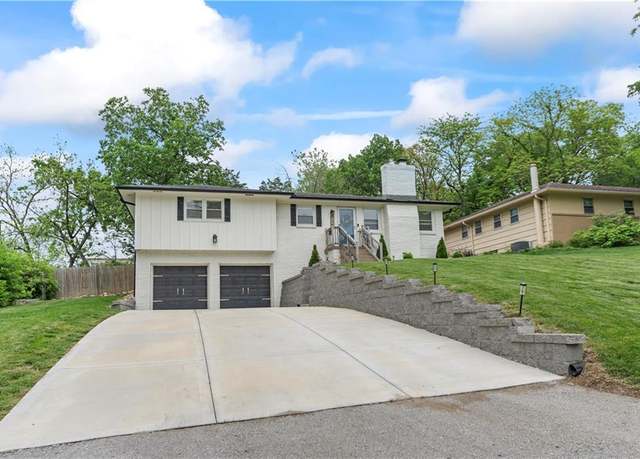 Property at 9503 Wyandotte St, Kansas City, MO 64114, 3 beds, 2 baths