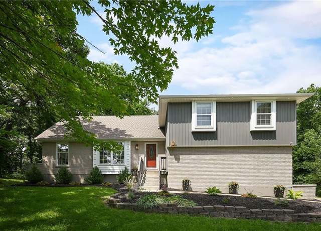 Property at 8 Apache Dr, Lake Winnebago, MO 64034, 4 beds, 2.5 baths