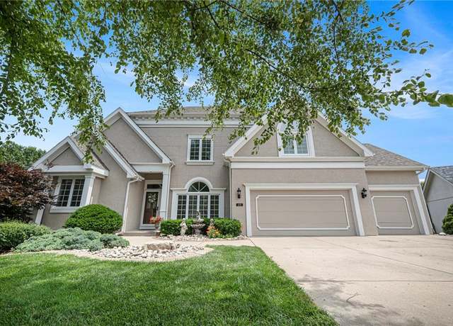 Property at 6111 N Kensington Ct, Kansas City, MO 64119, 4 beds, 4.5 baths